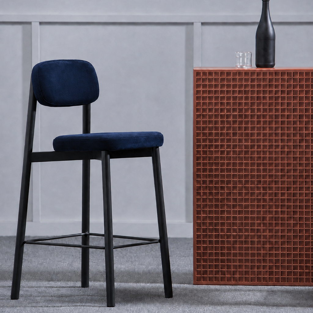 699 Bar & Counter Stool