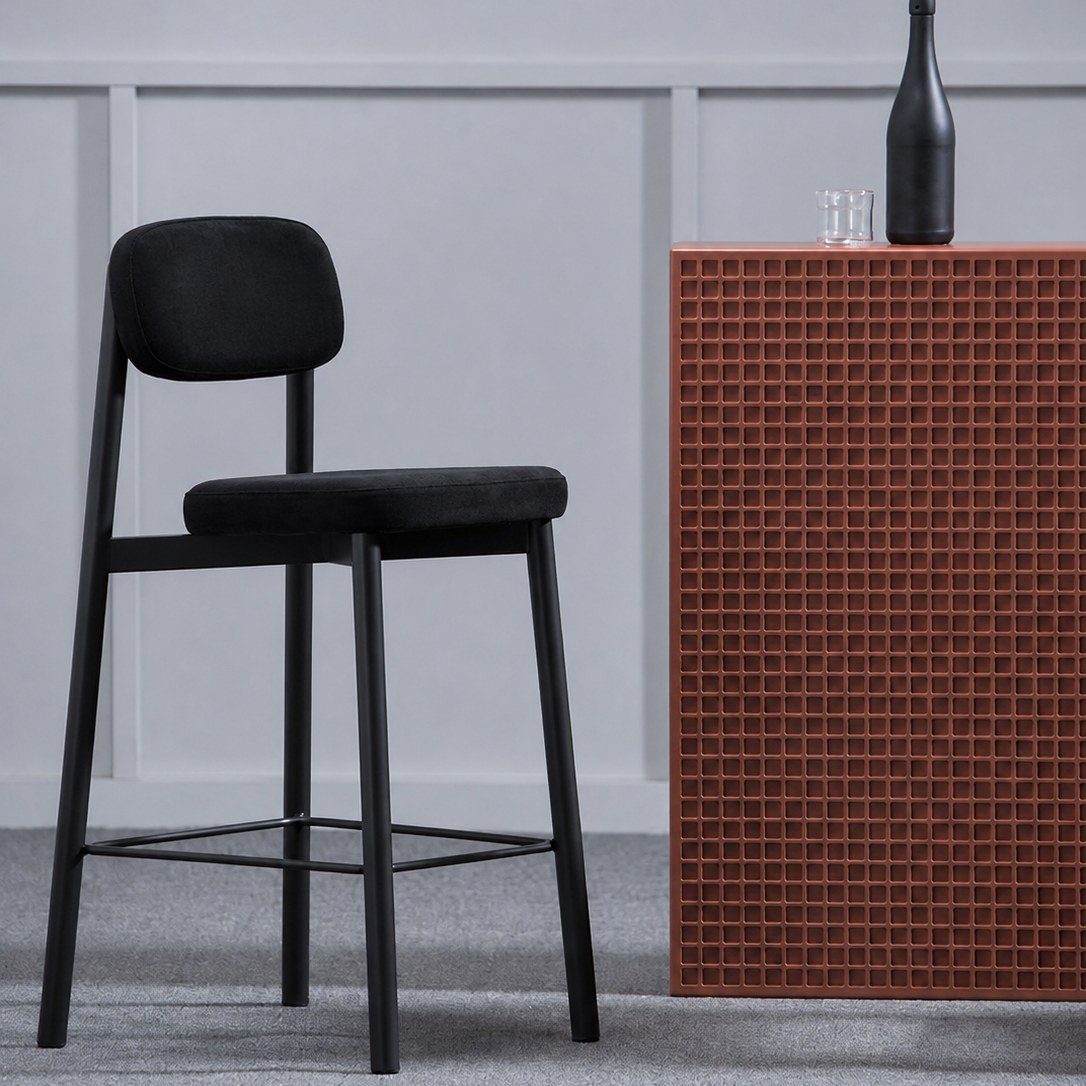 699 Bar & Counter Stool